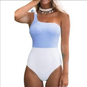 Cup She One piece one shoulder bathing suit